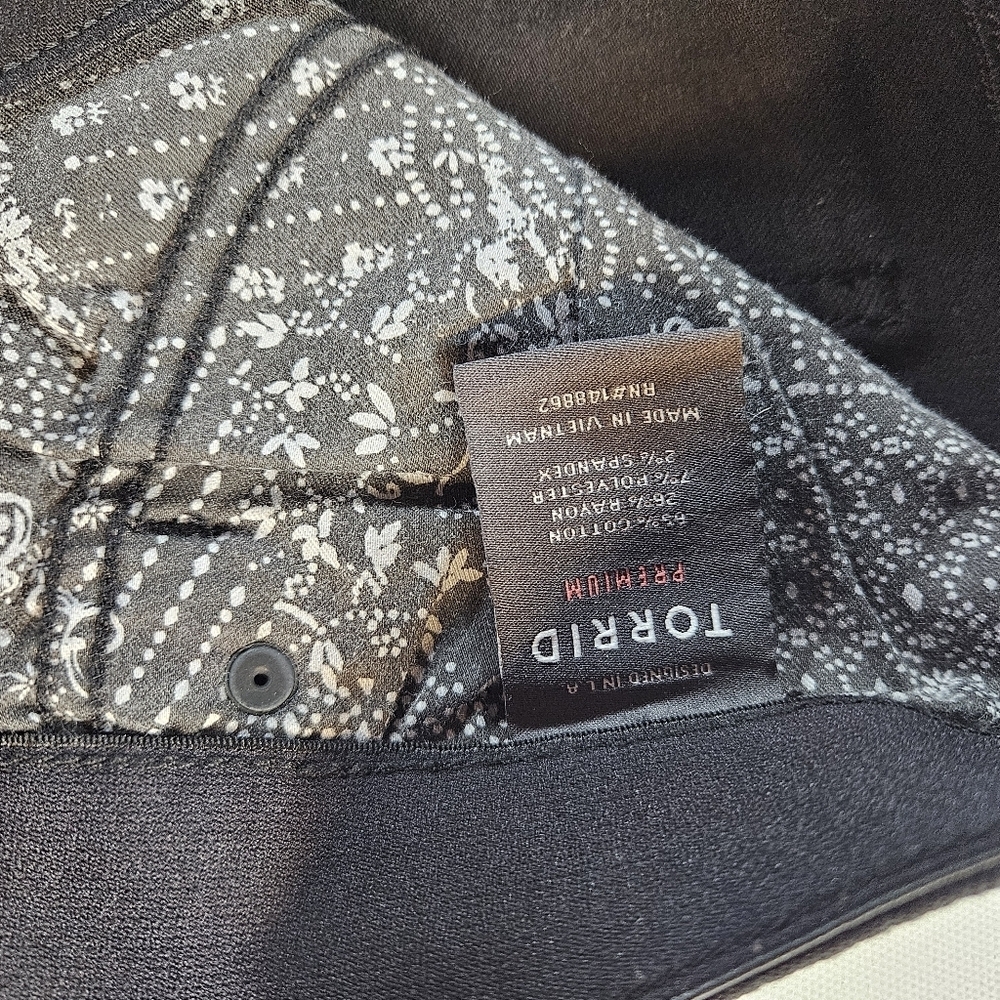 Torrid NWT Premium High Rise Ultra Skinny Regular Black 16 R Patch Jeans - Picture 8 of 9